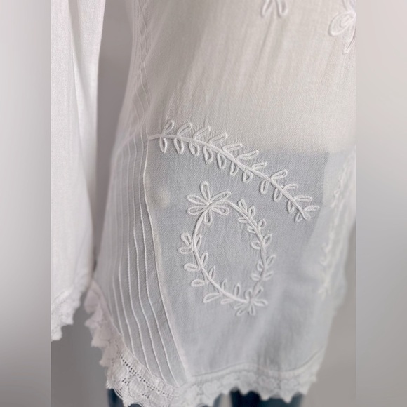South American Side White Embellished Fitted Blouse with Long Sleeves (843) - Picture 9 of 12